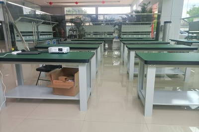 Cara Merencanakan Stasiun Kerja Antistatis untuk Perakitan Elektronik